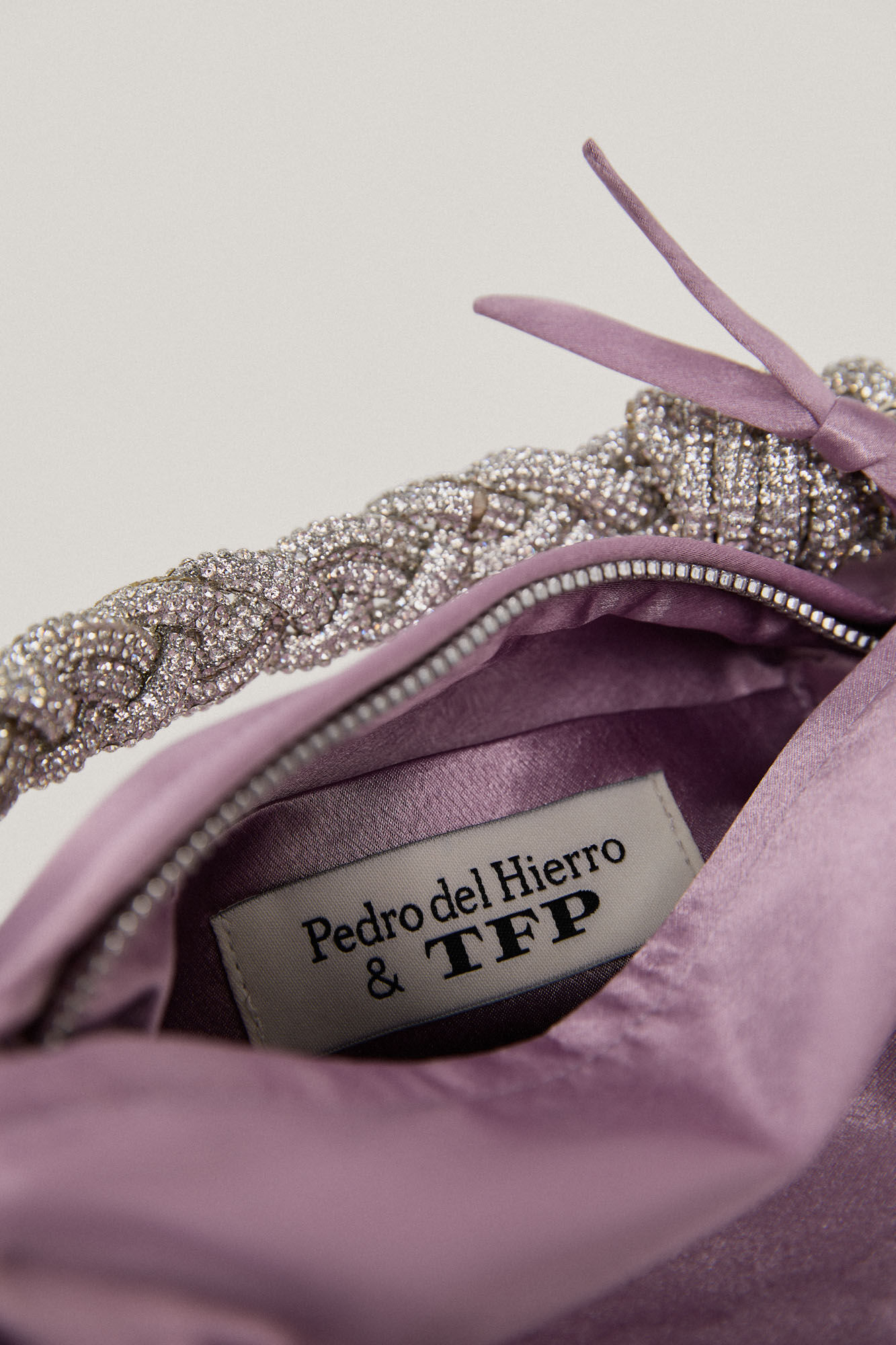 Paloma.Mini bolsa satén asa cristales - Morado