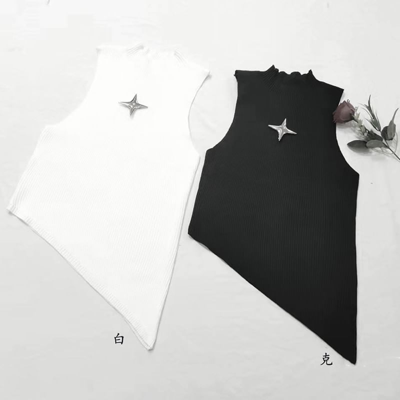 Onipixiy - Mock Neck Plain Asymmetrische Ster Accent Slim Fit Crop Tanktop