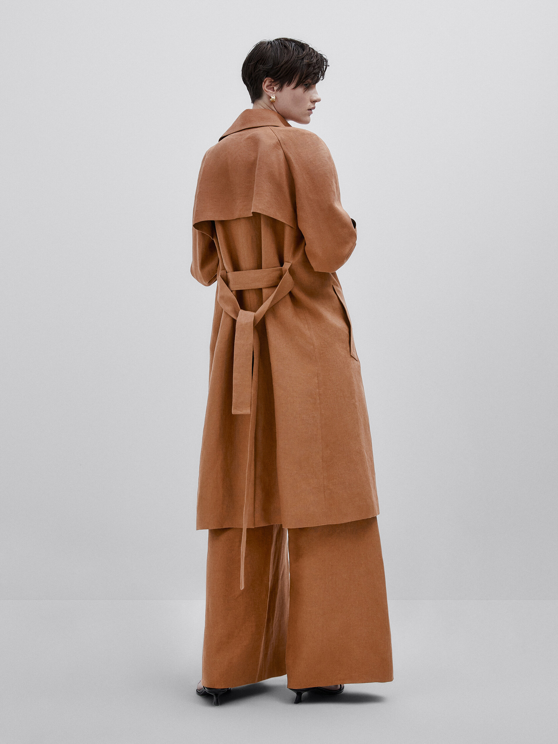 Gabardine de linho com cinto - Studio - CAMEL