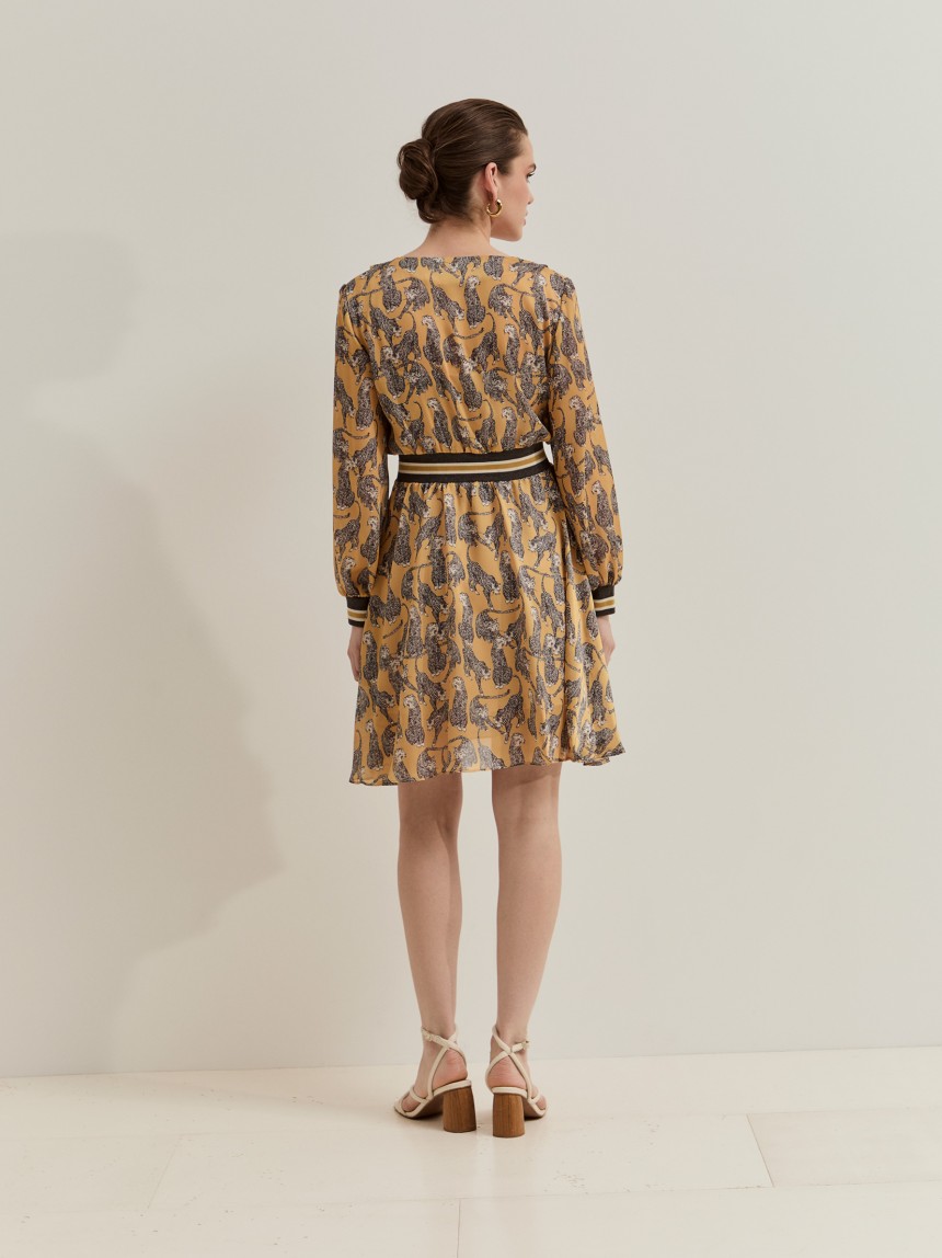 Vestido curto com padrão