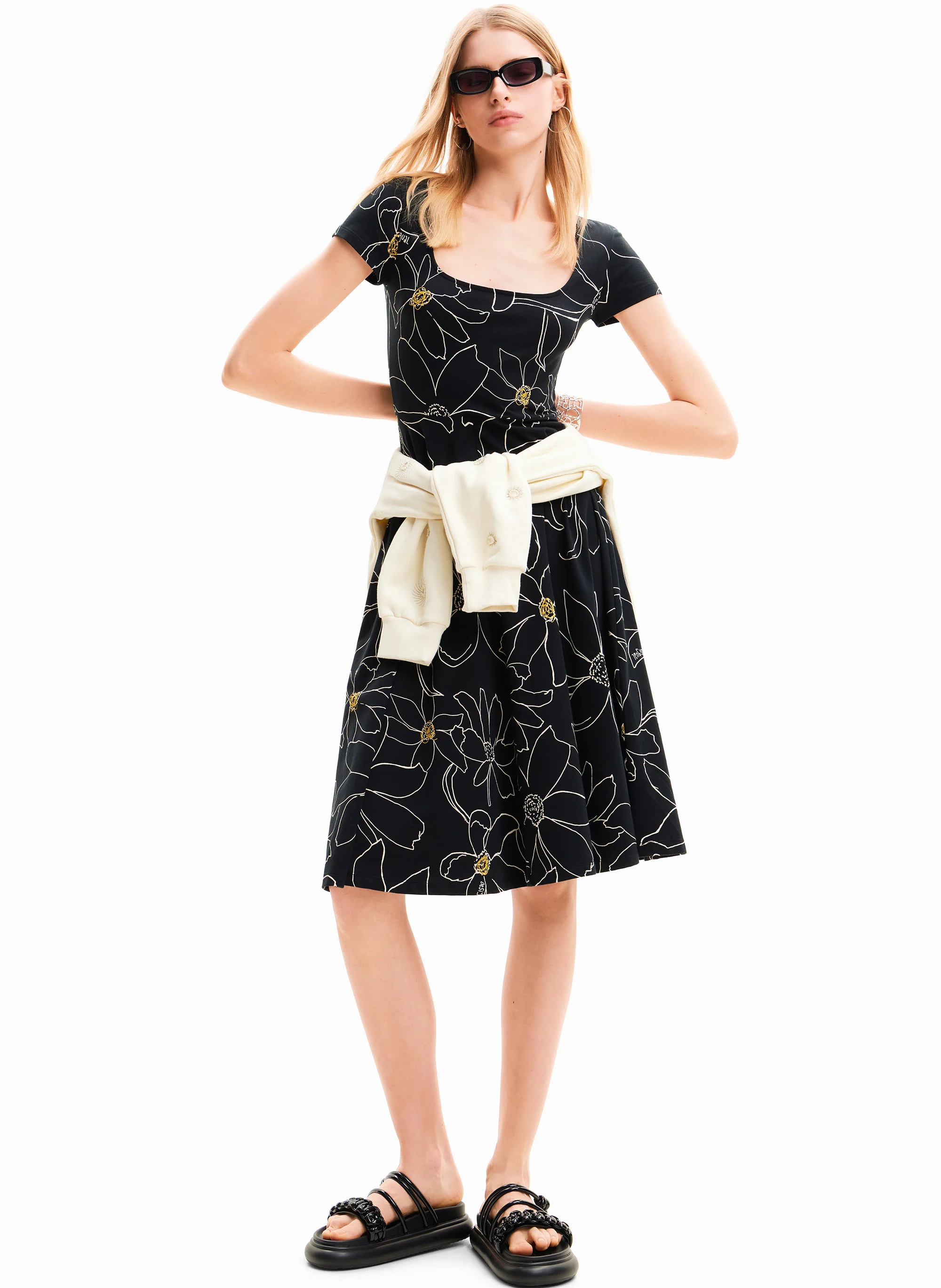 Robe courte cintrée à décolleté carré à imprimé | Noir