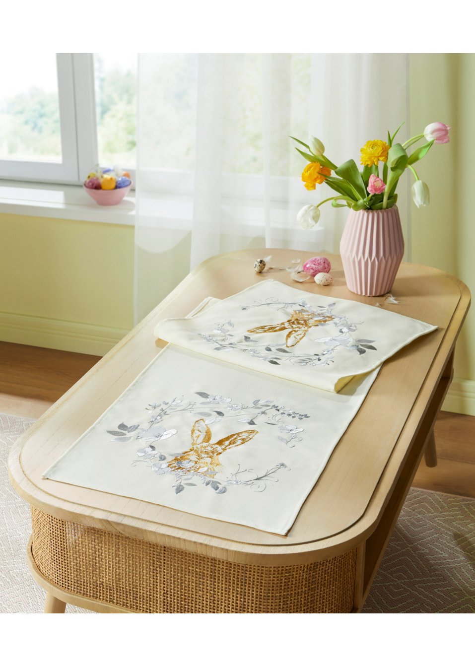 Chemin de table avec motif lapin brillant