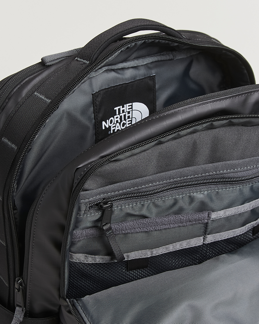 The North Face Base Camp Voyager Daypack Black