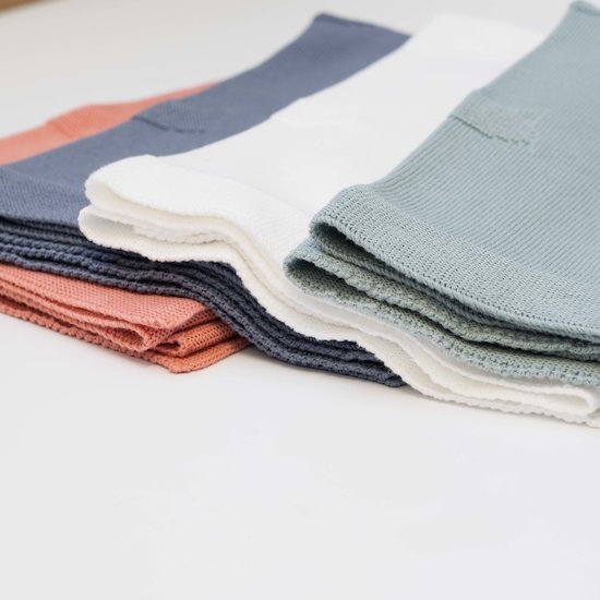 Petits chats Couverture en tricot   Bleu Danube        de               La Manufacture de Layette