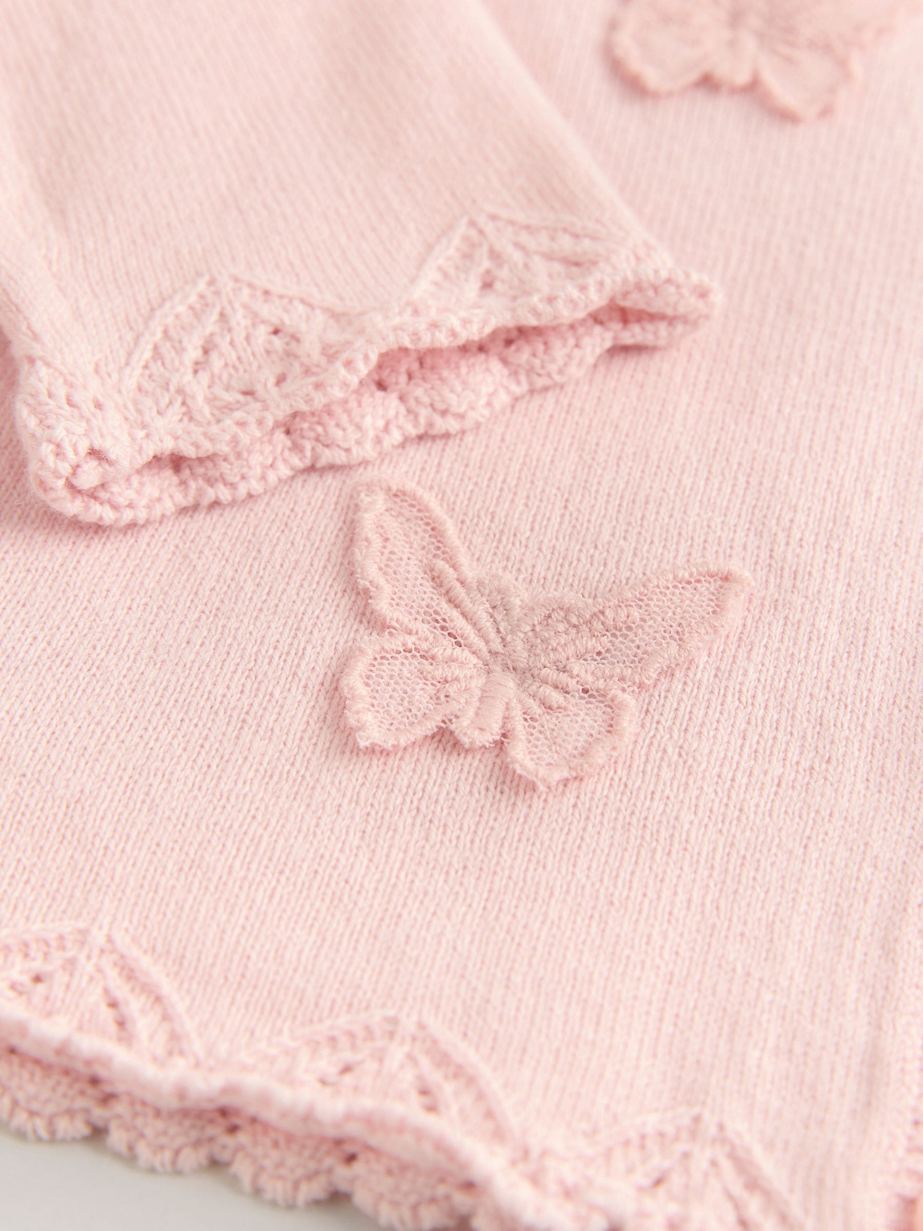 Roze vlinderborduursel - Gebreid babyvest (0 mnd- 2 jr)
