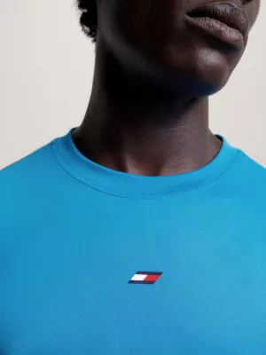 Camiseta esportiva essencial reciclada de corte slim.
