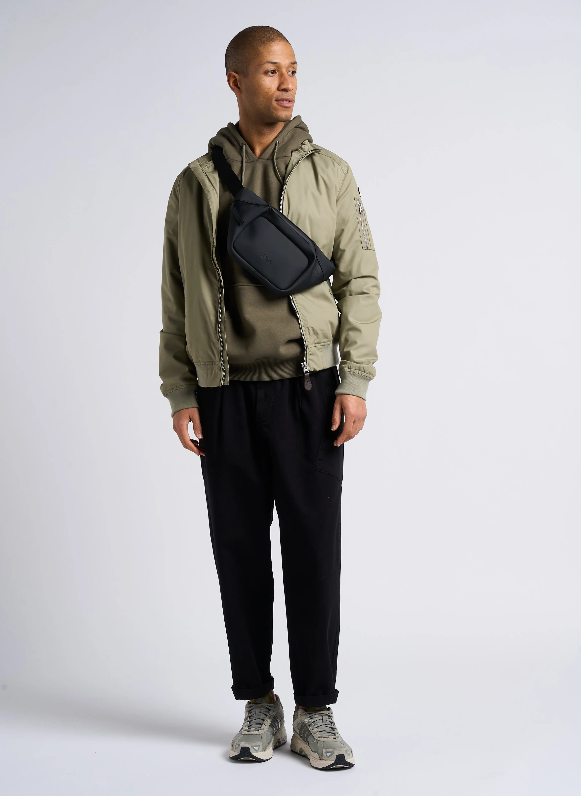 Sweat à capuche regular-fit brodé en coton mélangé | Kaki