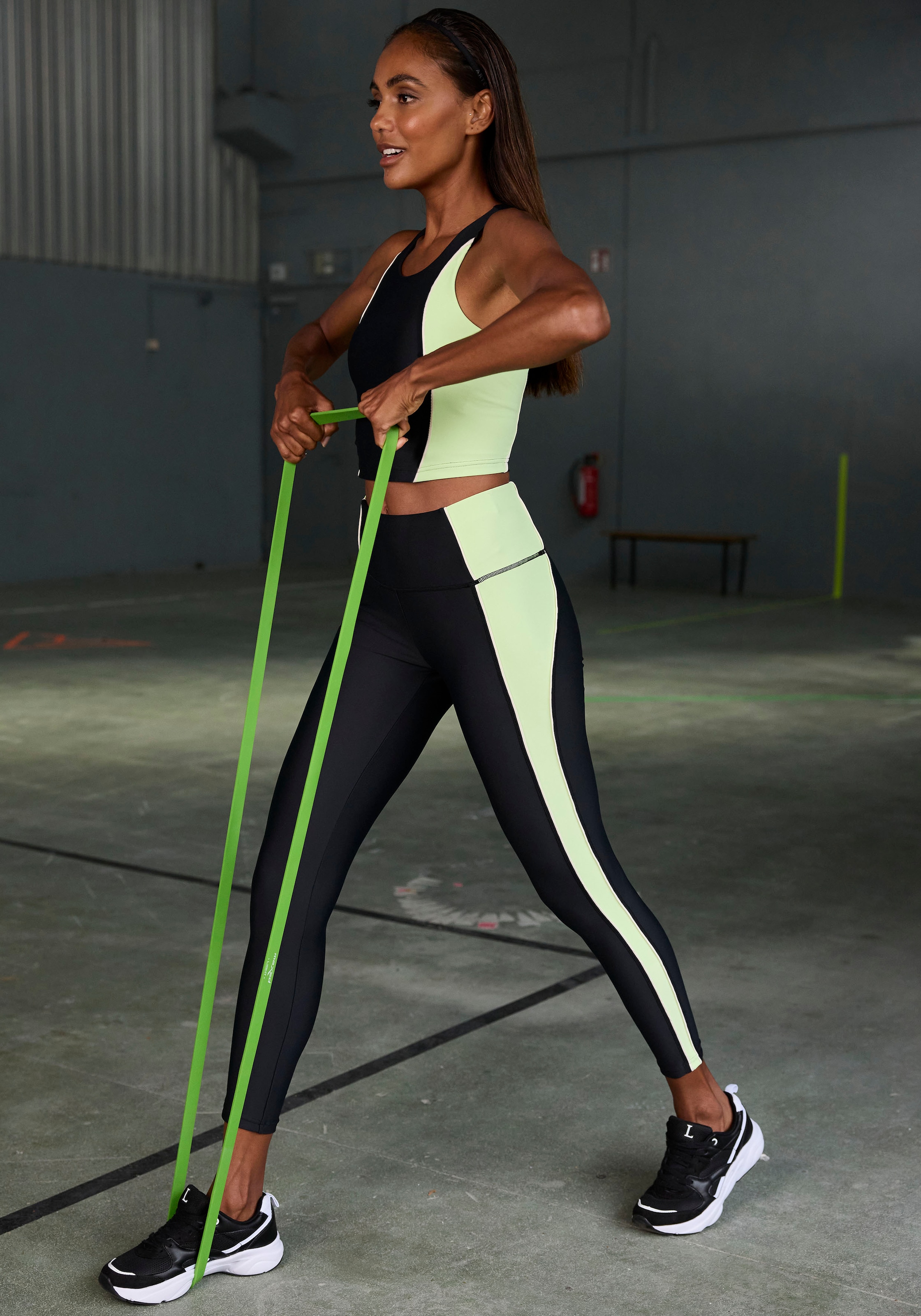 LASCANA ACTIVE Leggings  Sporthose mit farblich abgesetztem Seitenstreifen