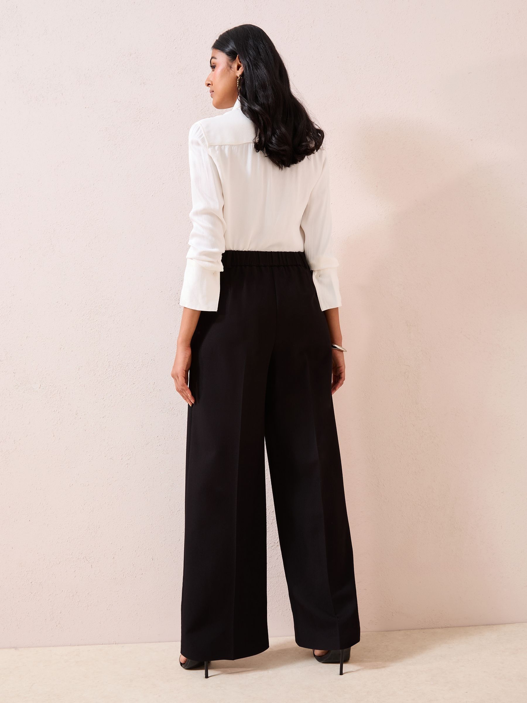 Zwart - Friends Like These X Lucy Mecklenburgh Snaffle Trim Premium Wide Leg Trousers