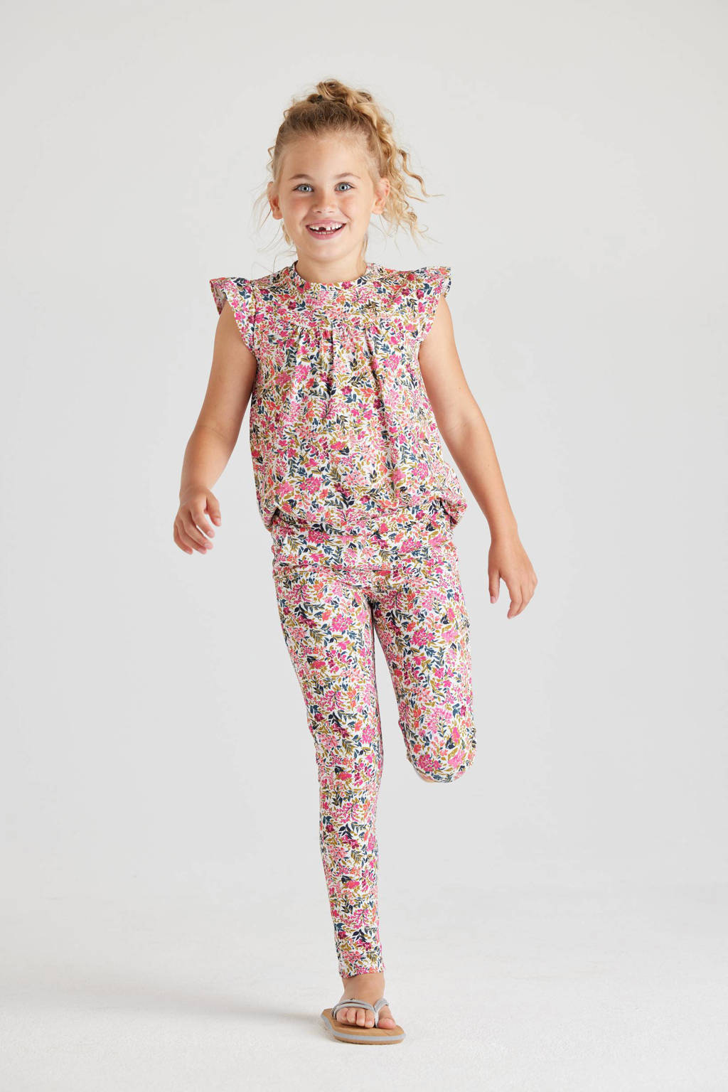 Chaos-and-Order T-shirt Nelly met all over print multi