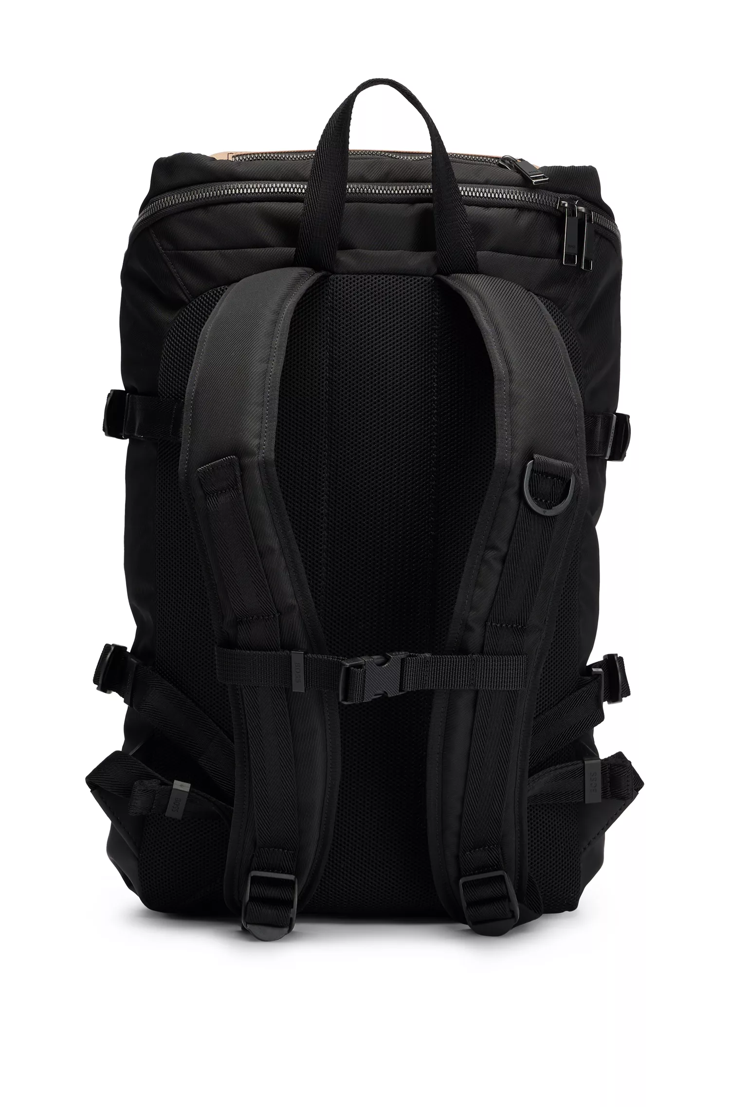 Mochila BOSS preta em material reciclado com listra e logotipo característicos.