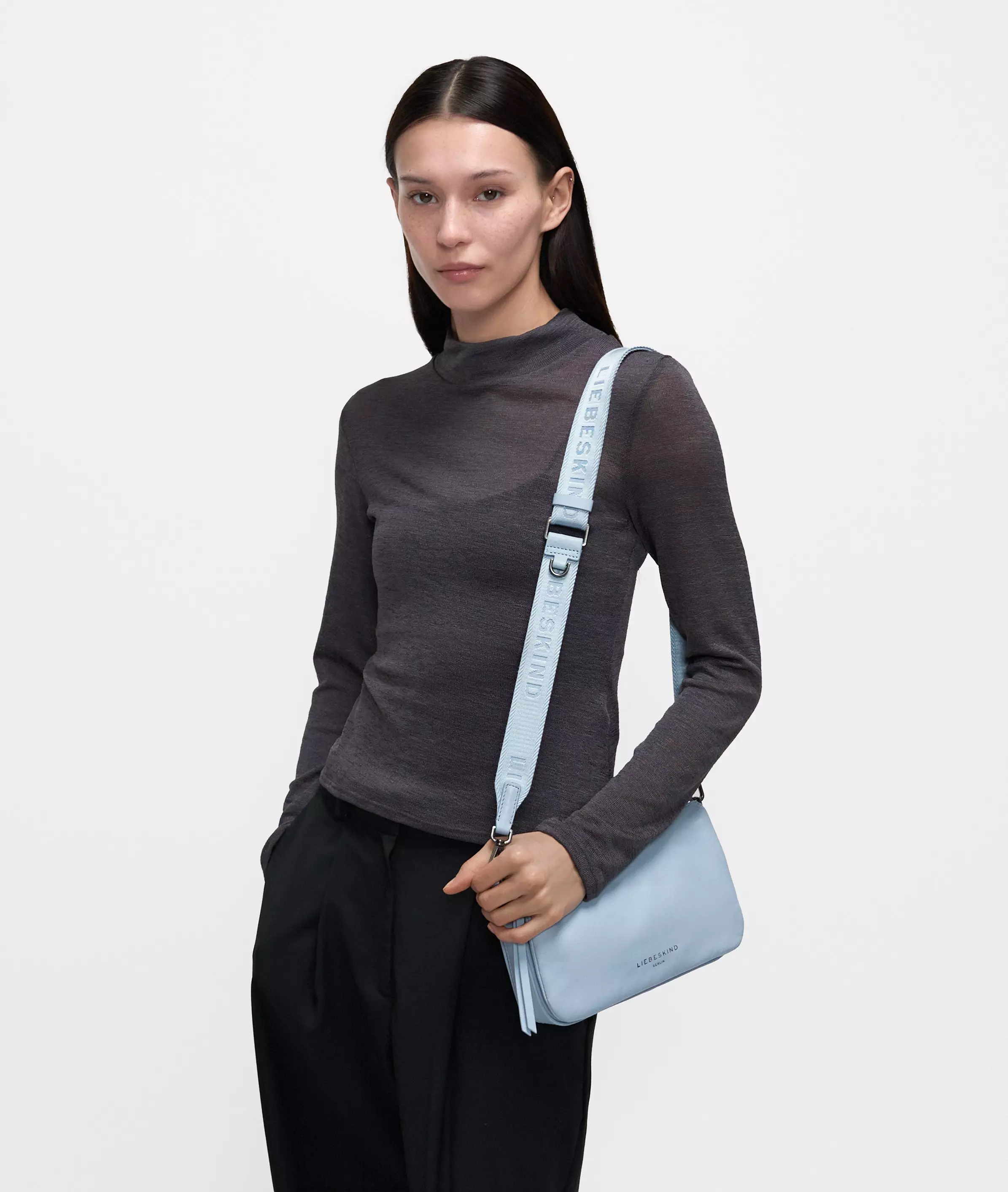 Shoulder strap with logo Long shoulder strap with logo lettering