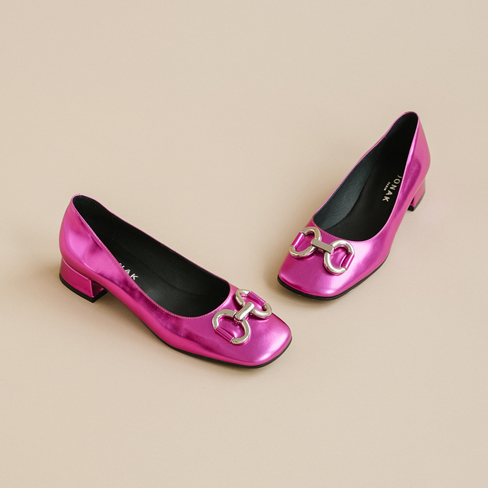 Ballerines à talons plats et mords  en cuir metallisé fushia