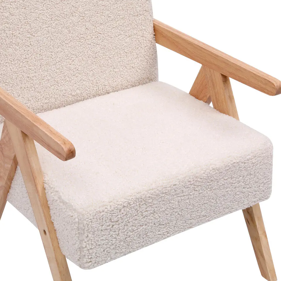 Fauteuil van massief hout en witte lussen