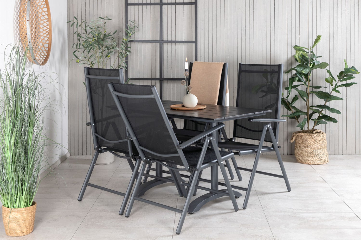 Denver tuinset: tafel (70x120cm) en 4 Break stoelen, zwart. 70 x 120 x 74 cm