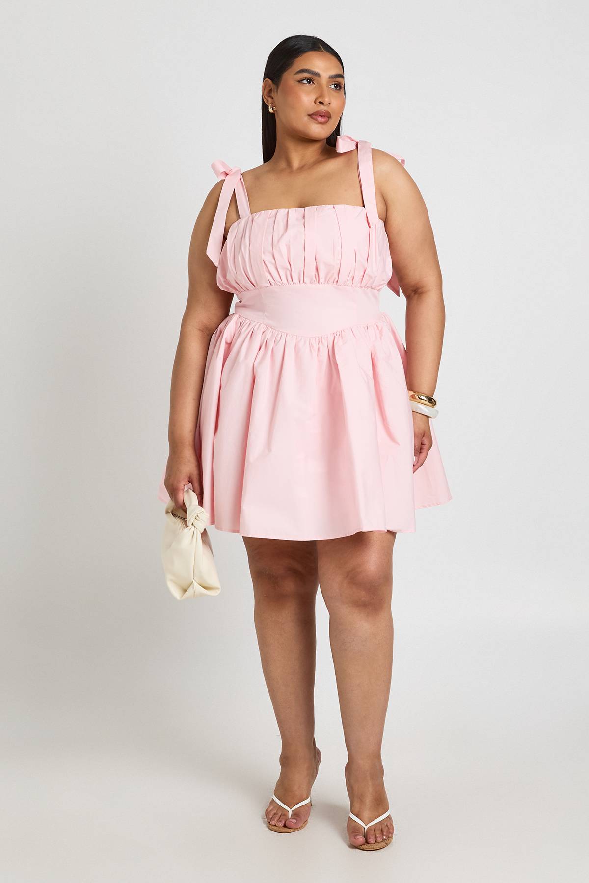 boohoo Robe Mini Grande Taille En Coton À Buste Froncé Et Bretelles Nouées Aux Épaules