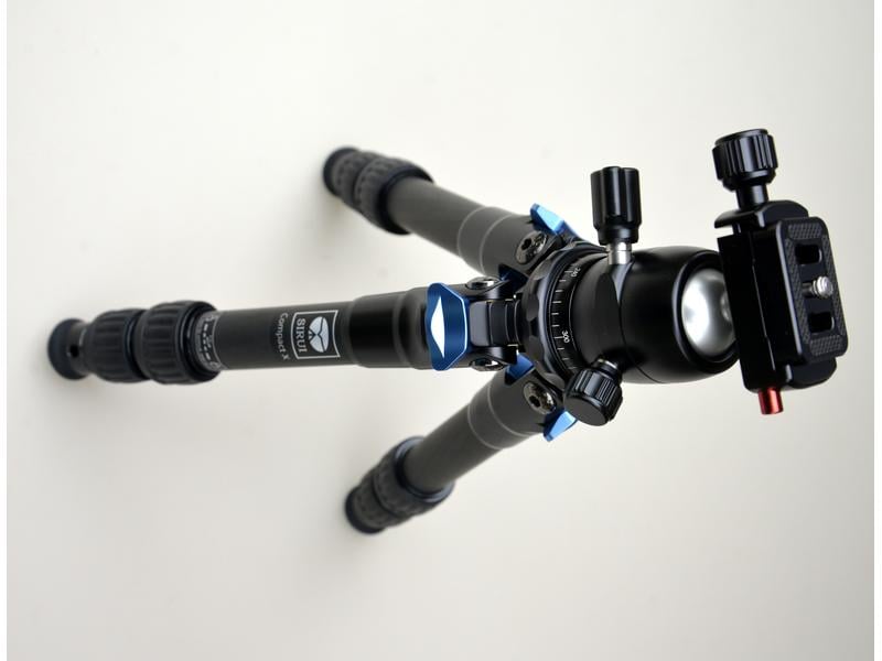 Sirui Stativ Compact X Extrem leichtes und dennoch stabiles Stativ für die professionelle Fotografie