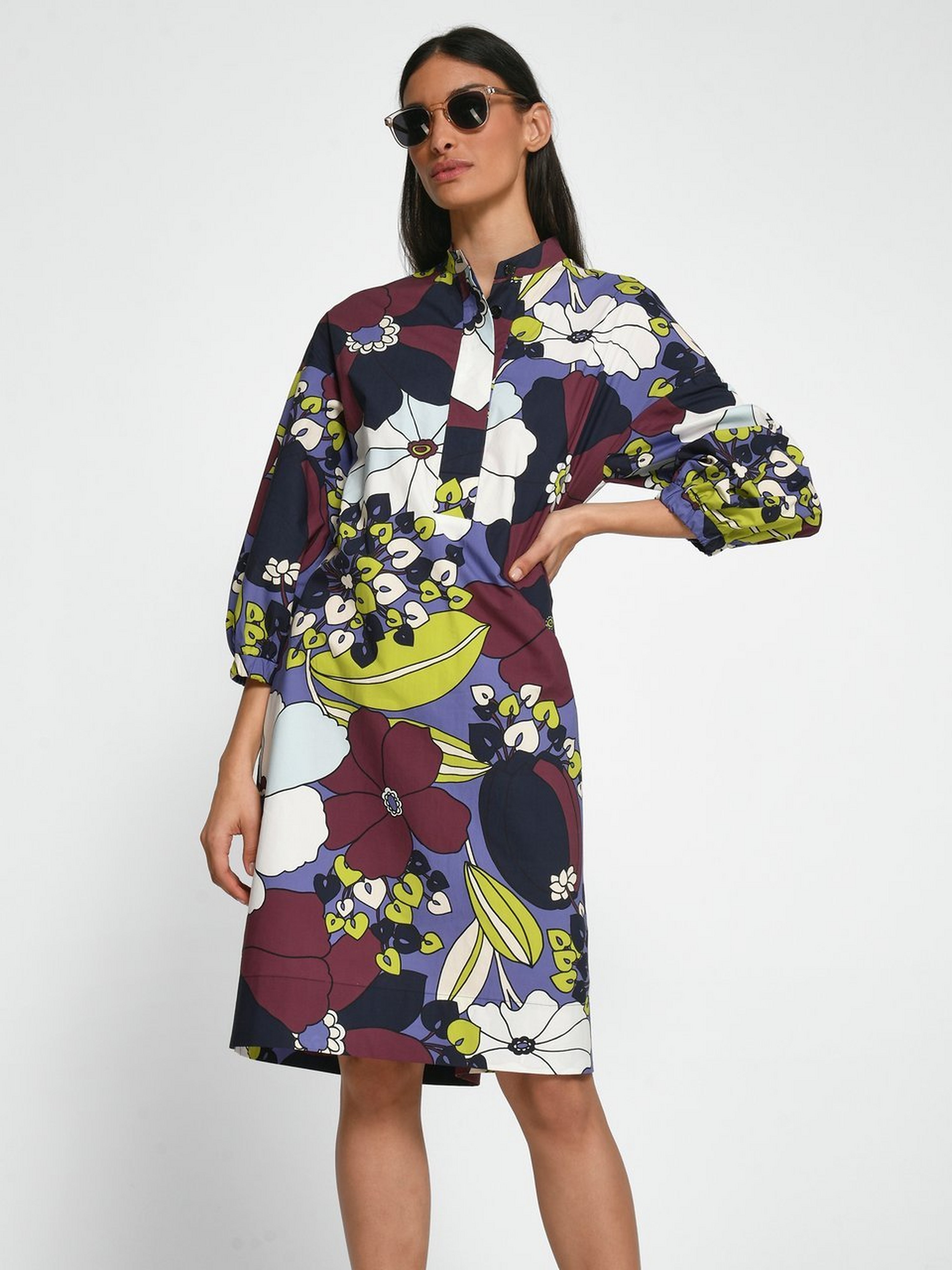 Kleid mit überschnittener Schulter
