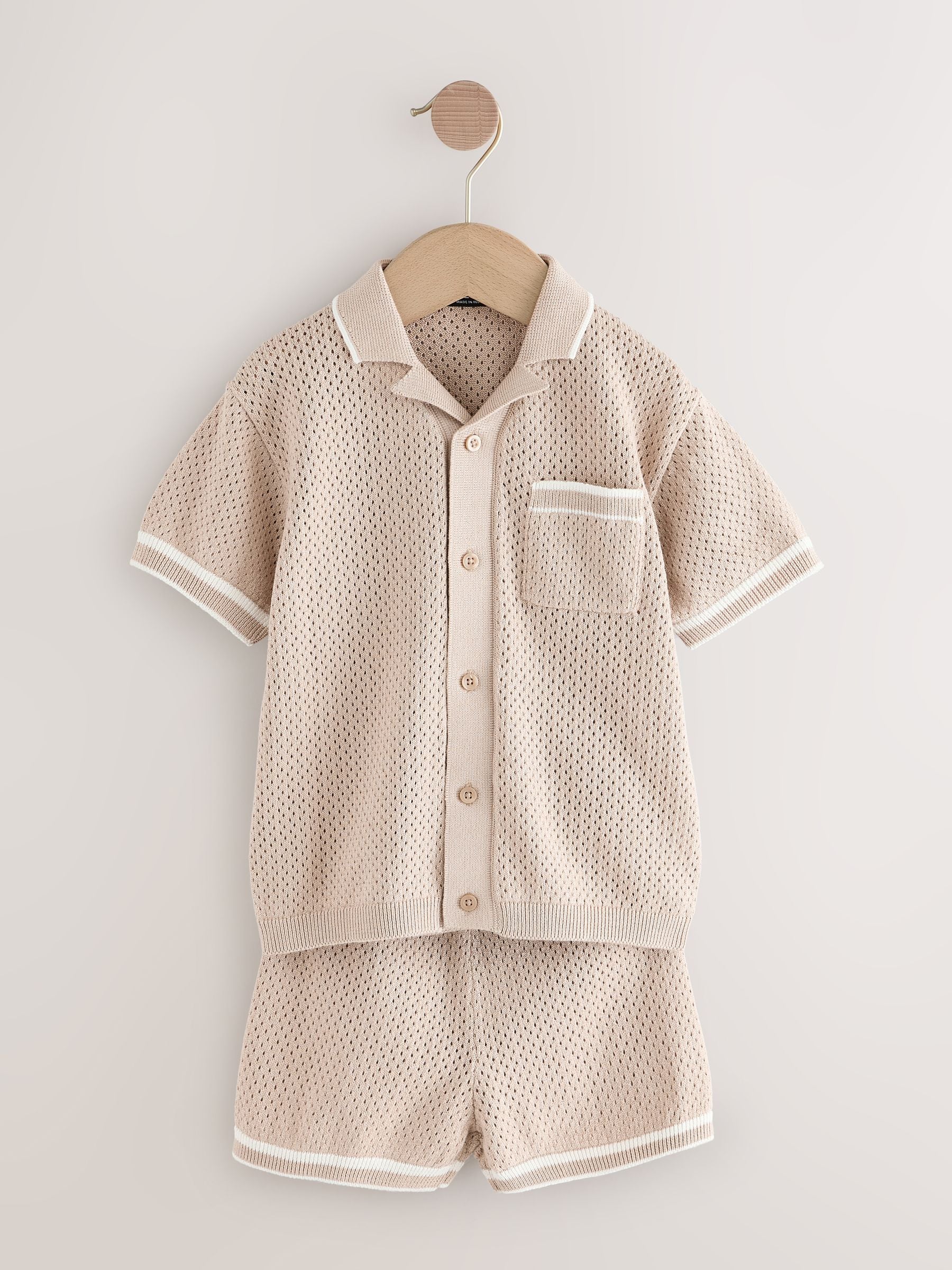 Taupe - Set van gebreid poloshirt met textuur en reverskraag en shorts (3mnd -10jr)
