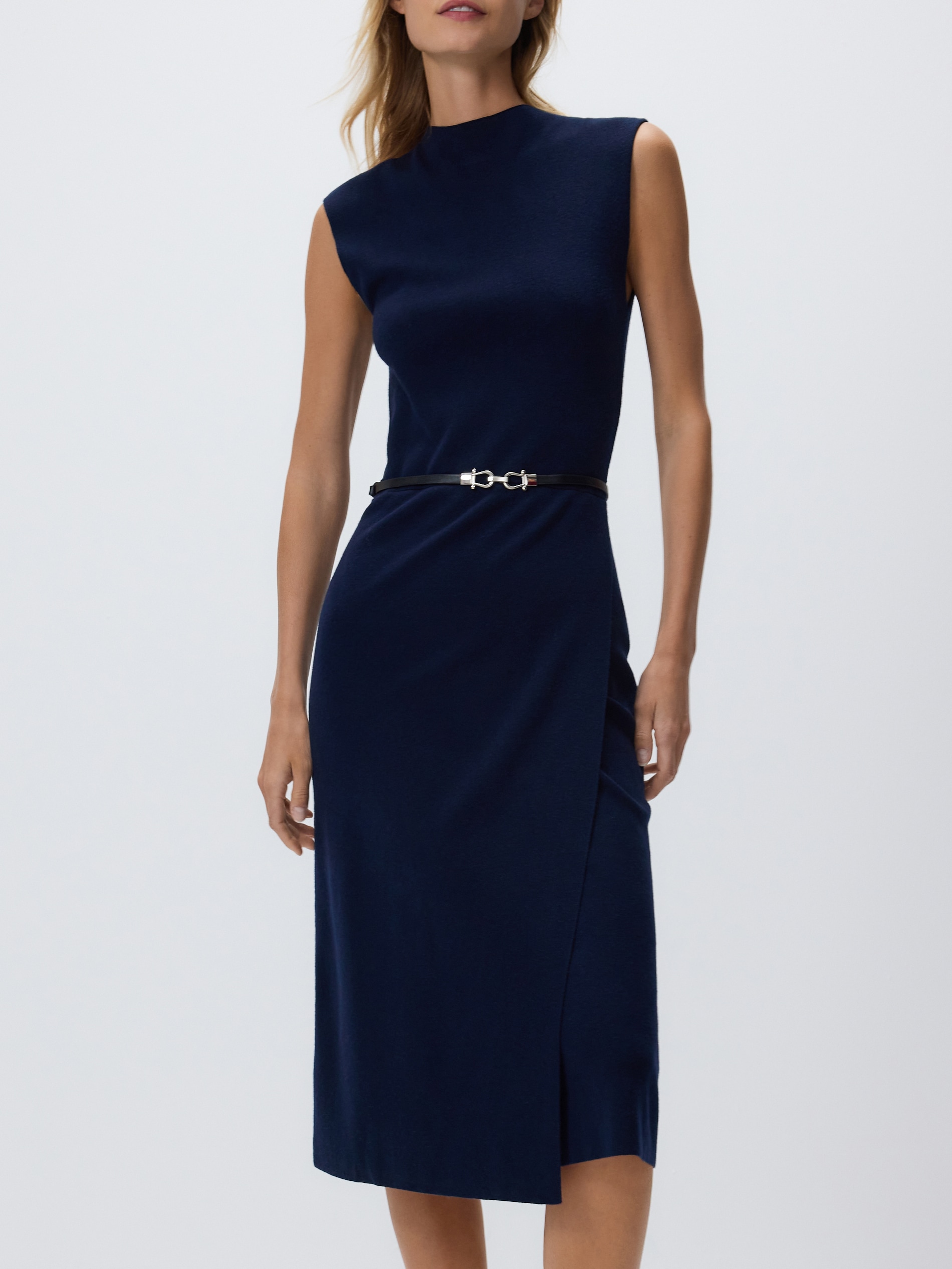Kleid mit Kettengürtel