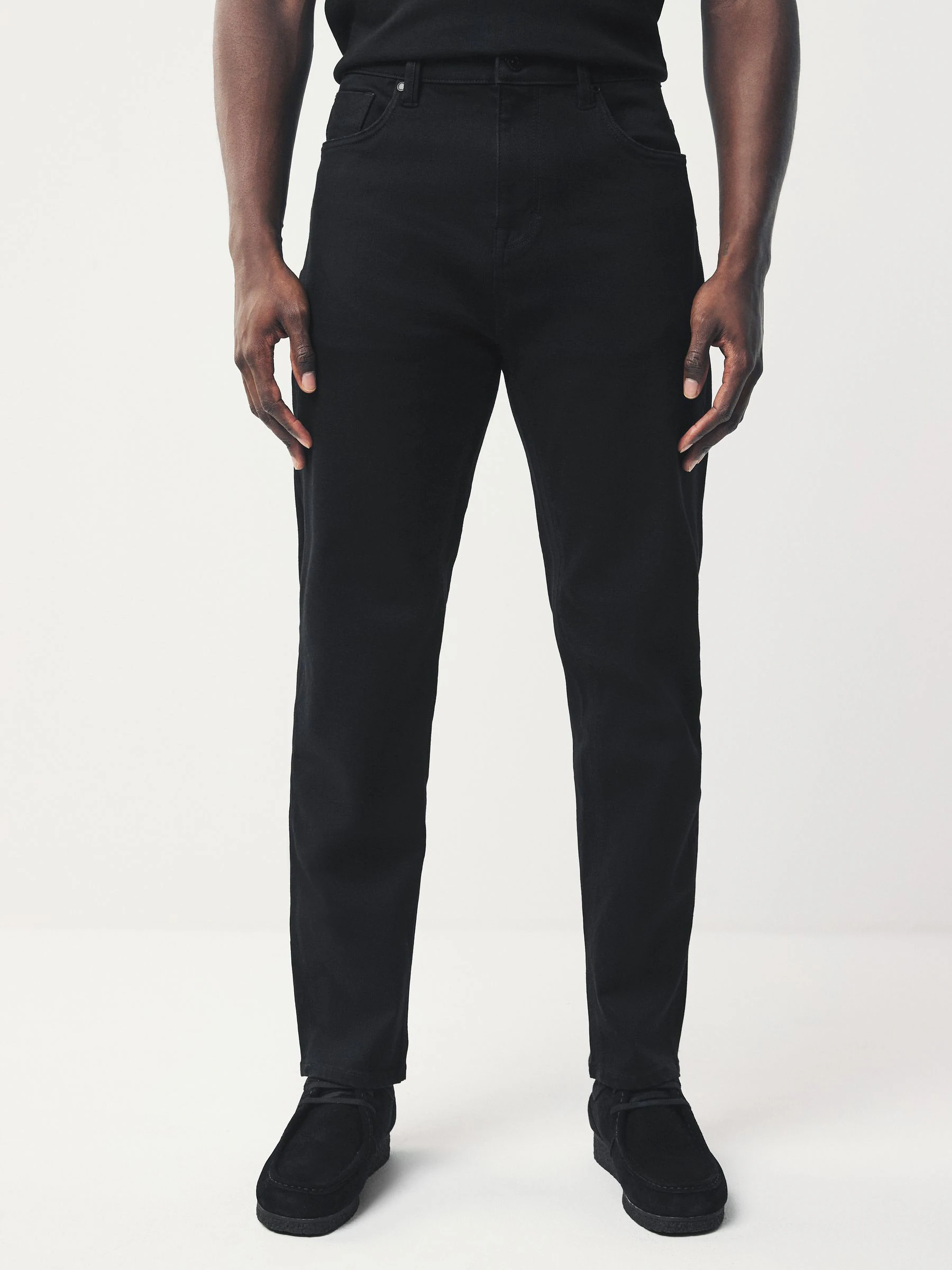 Zwart - Standaard toelopende pasvorm - Motionflex jeans
