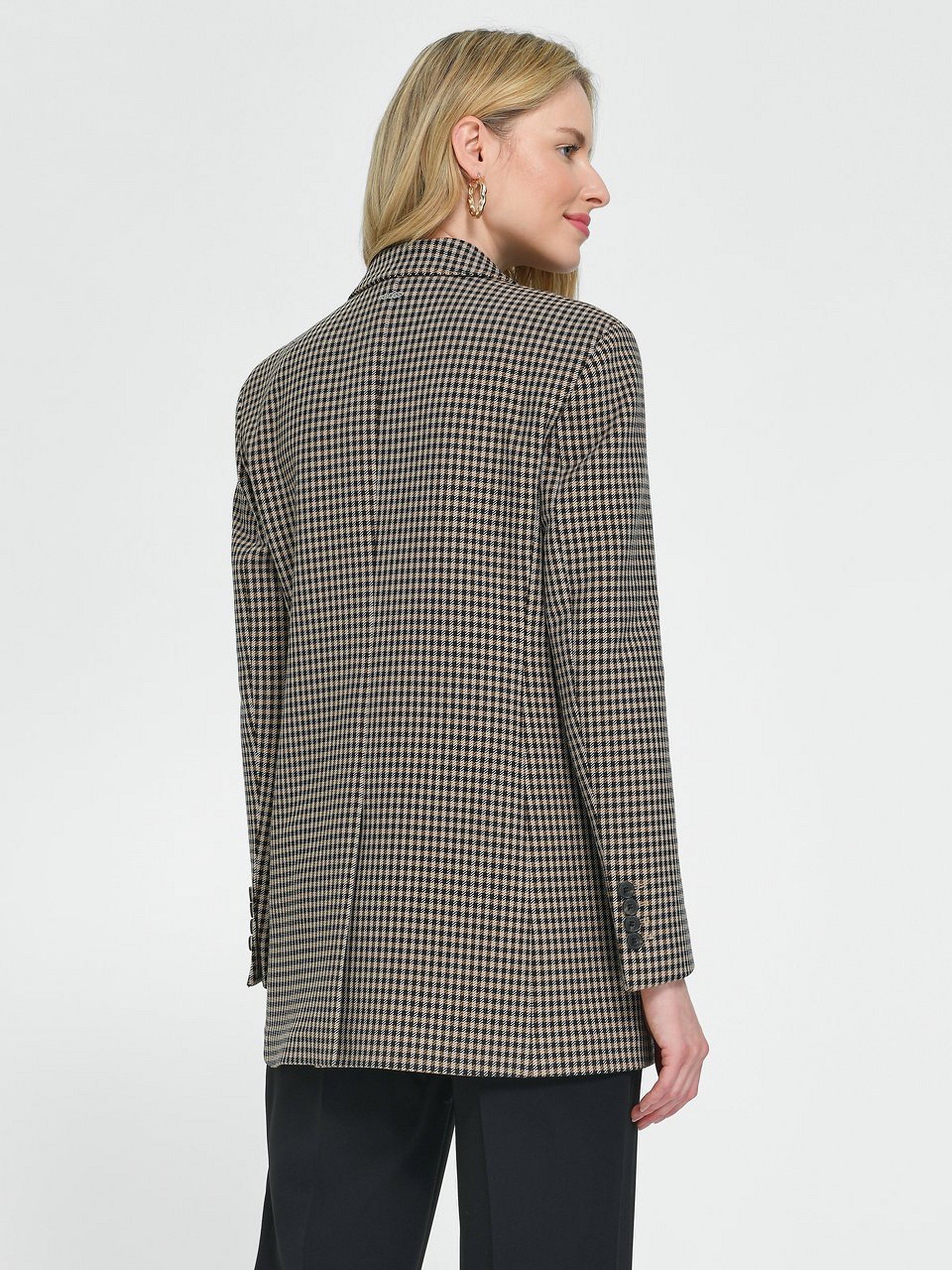 Blazer Jekira