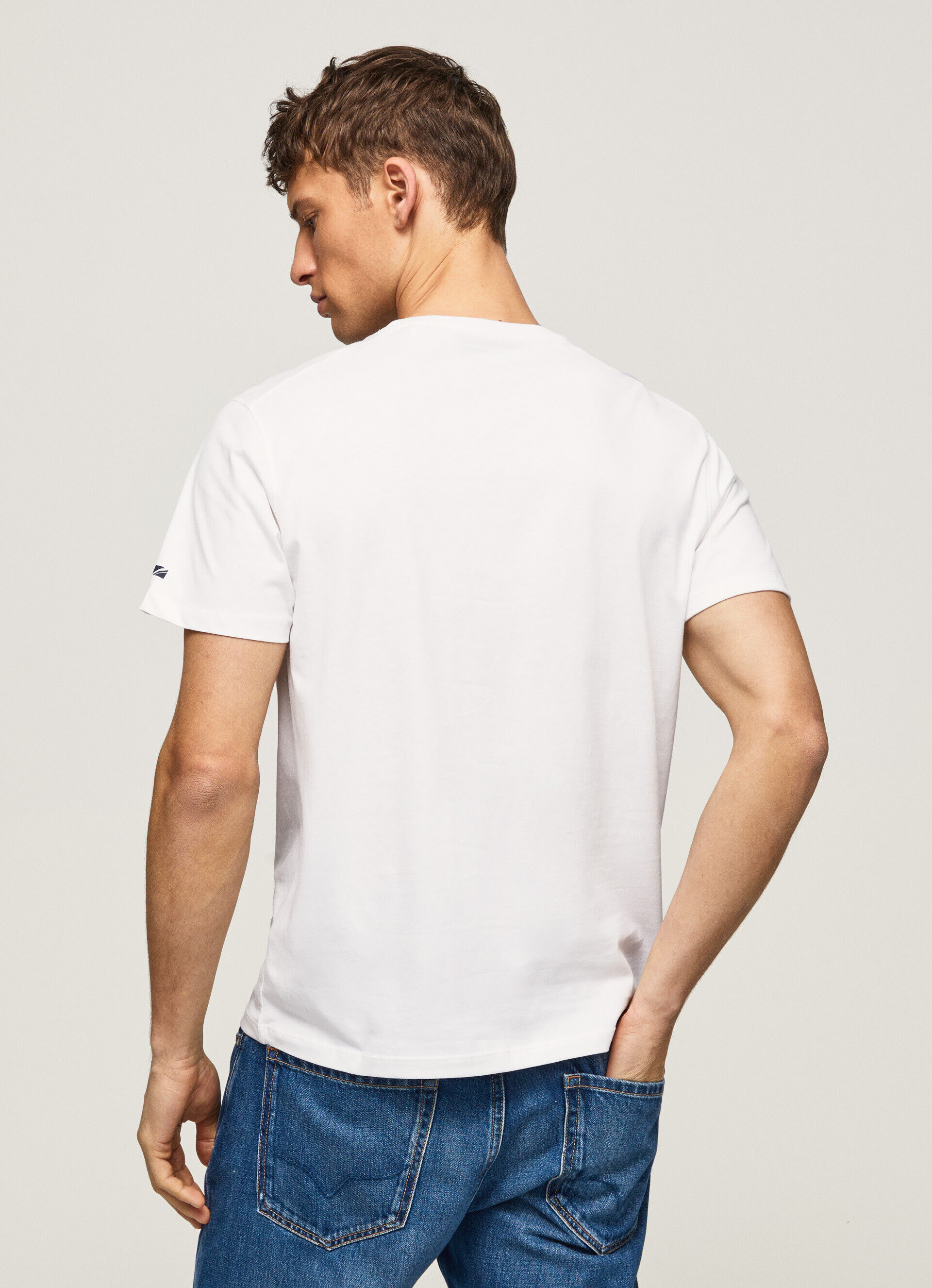 CAMISETA COM LOGOTIPO ESTAMPADO - branca