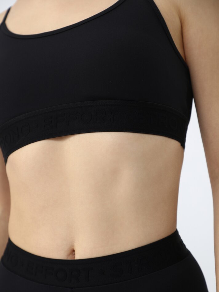 Camiseta esportiva com faixa de texto - Preta