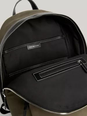 Mochila com o logotipo da Prep Classics