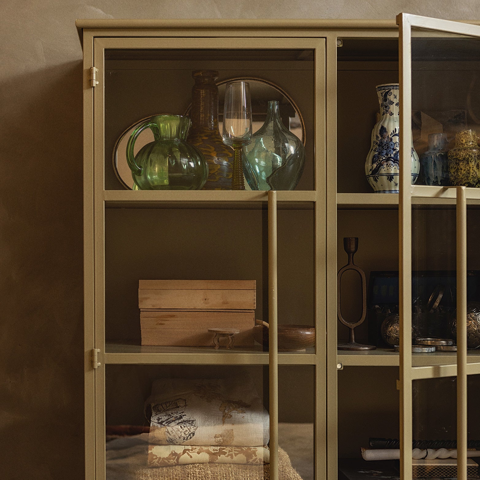 WOOOD Exhibit Vitrinekast - Khaki