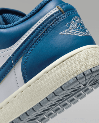 Air Jordan 1 Low SE Older Kids' Shoes