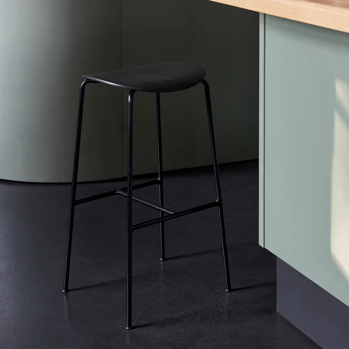 &Tradition - Pavilion AV37 Barhocker, H 68 cm, Eiche schwarz (Kunststoffgleiter)