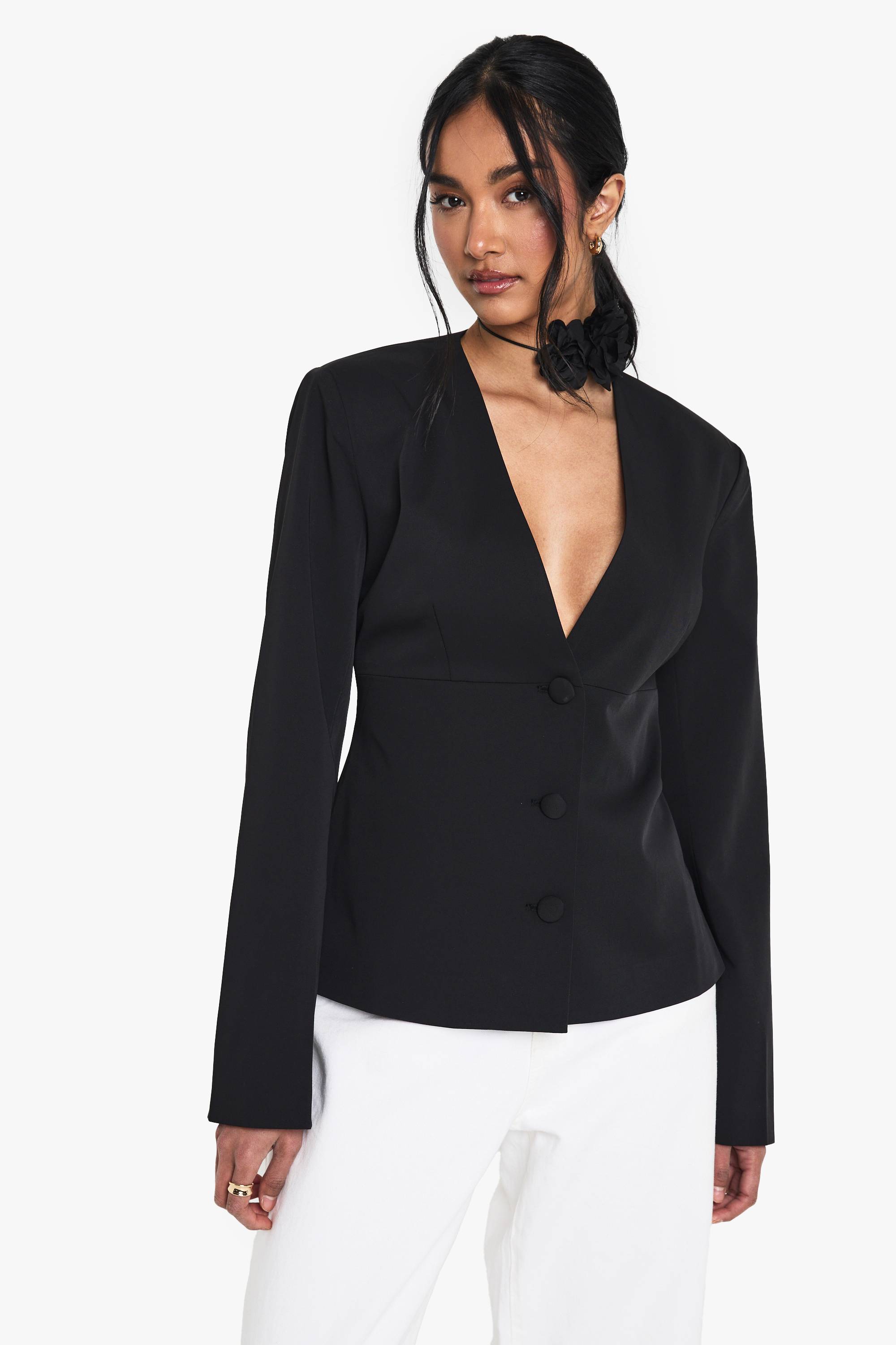 boohoo Blazer taillé à décolleté plongeant sans col