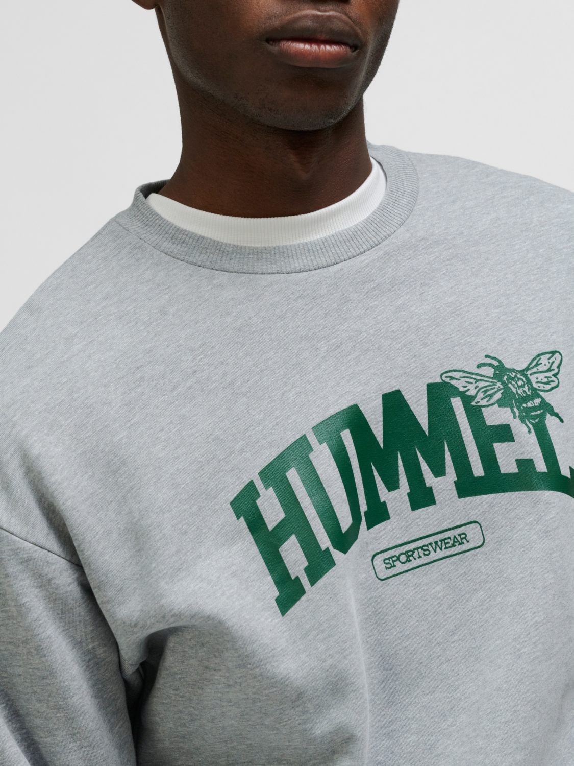 hmlLOOSE CREWNECK UNIVERSITY BEE