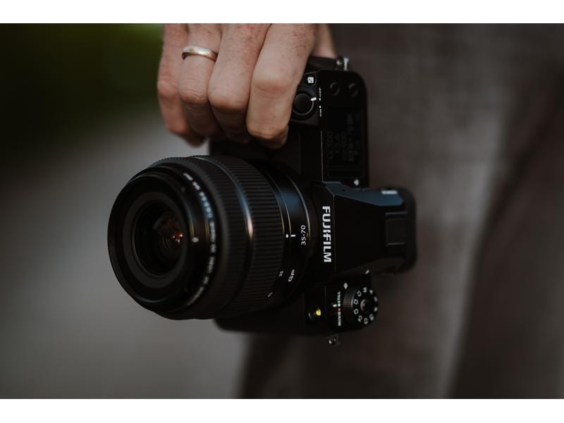 Fujifilm Fotokamera GFX-50S II Body Schwarz Fujifilm GFX 50S II Body More than Full Frame