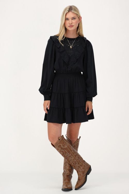 Donkerblauwe jurk met embroidery en ruffles
