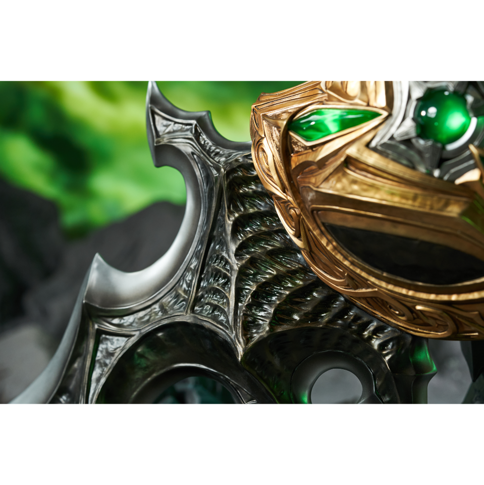 World of Warcraft- Warglaive of Azzinoth 2 units Replicas Scale 1/1 Bundle With Mount