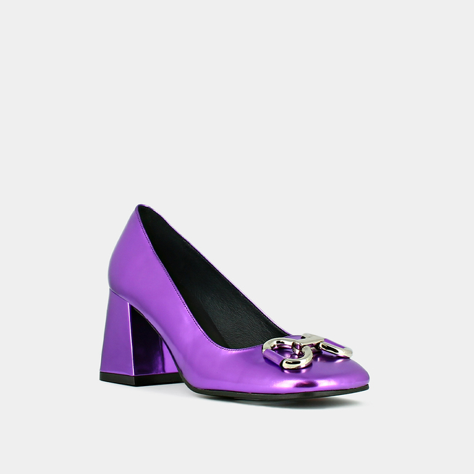 Escarpins à boucles argentées  en cuir metallisé violet