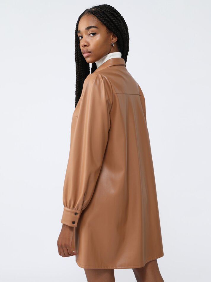 Vestido camisa em couro sintético - Cor camelo, tamanho M