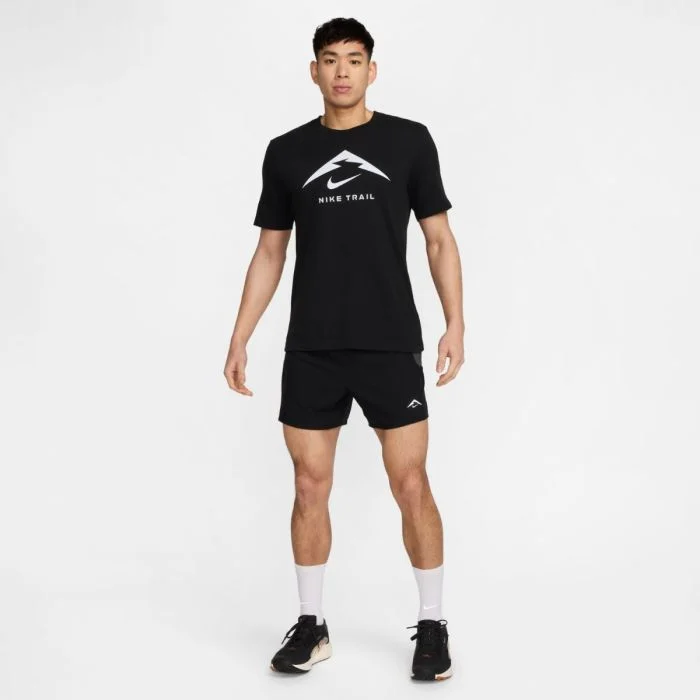 Nike Herre T-shirts Dri-FIT Trail Logo SS Tee Sort