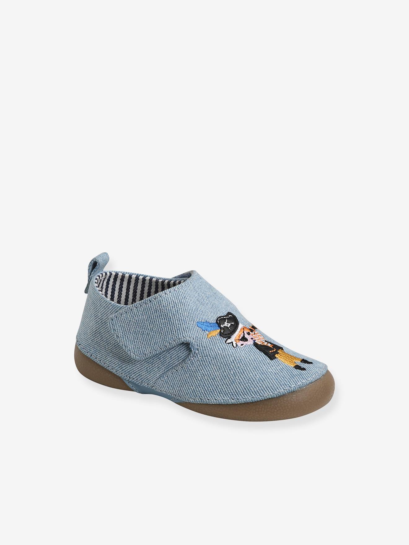 Pantufas de tecido para casa com tira autoadesiva, para bebê menino, lisas, azul claro com estampas.