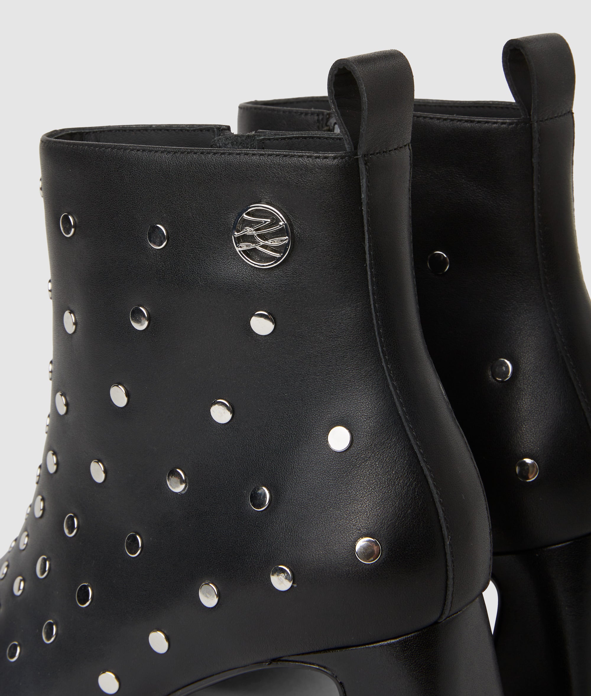 Beata Enkellaarzen met studs