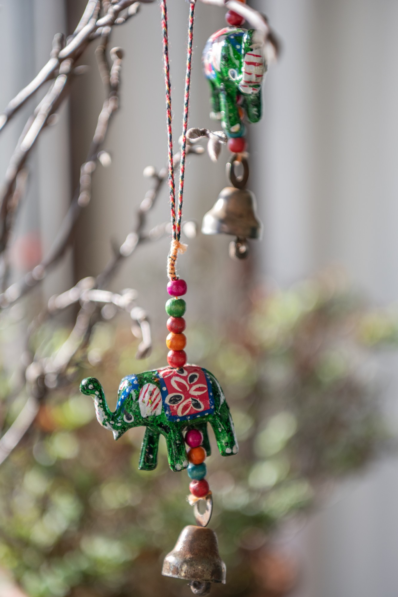 Anhänger 'Elefant' grün mit Glocke, H 13 cm, B 5 cm von fischer's lagerhaus