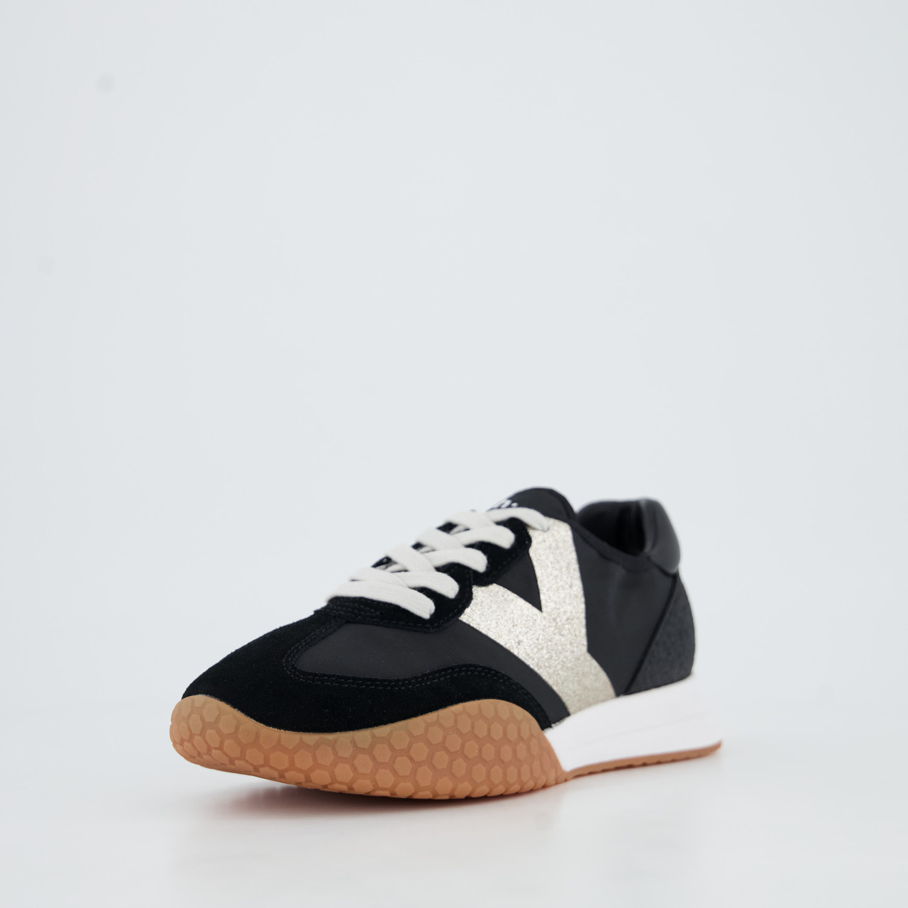 Keh-noo Sneaker