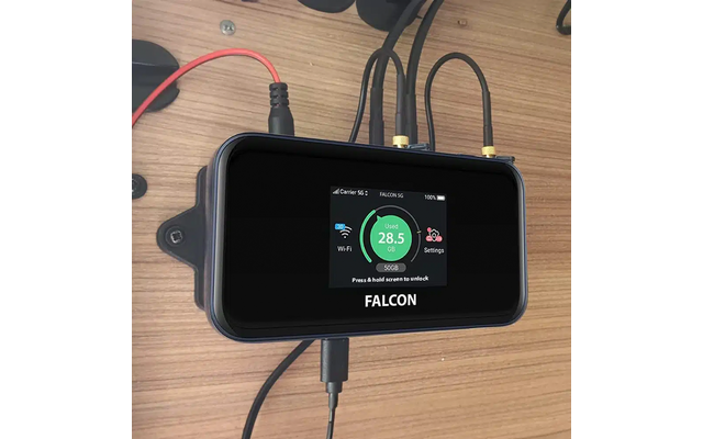 Falcon EVO 5G Flex LTE Dachantenne und Fensterantenne mit mobilem WLAN Router