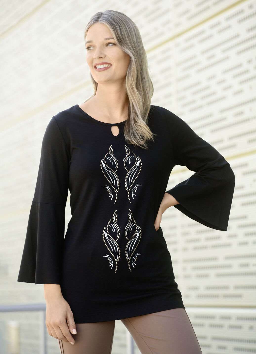 Shirt mit dekorativem Halsausschnitt