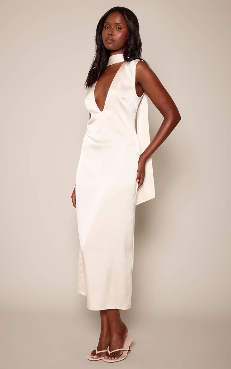 Crème Robe Longue Satinée À Décolleté Plongeant Avec Détail Foulard