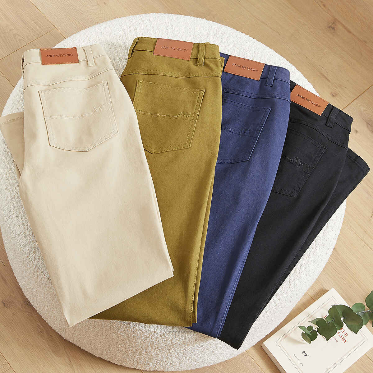ANNE WEYBURN<br>Broek direito de 5 bolsos, em katoen elástico