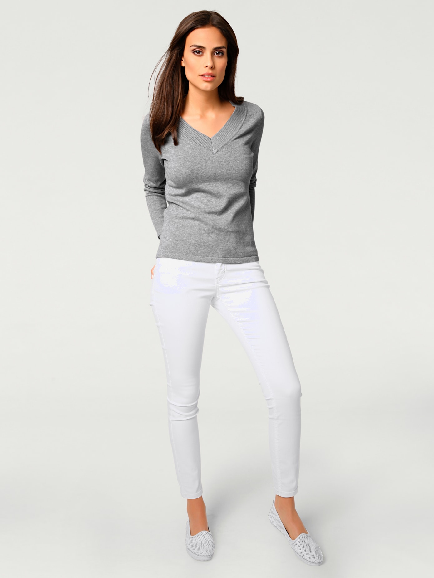 Joli pull basique à encolure en v
