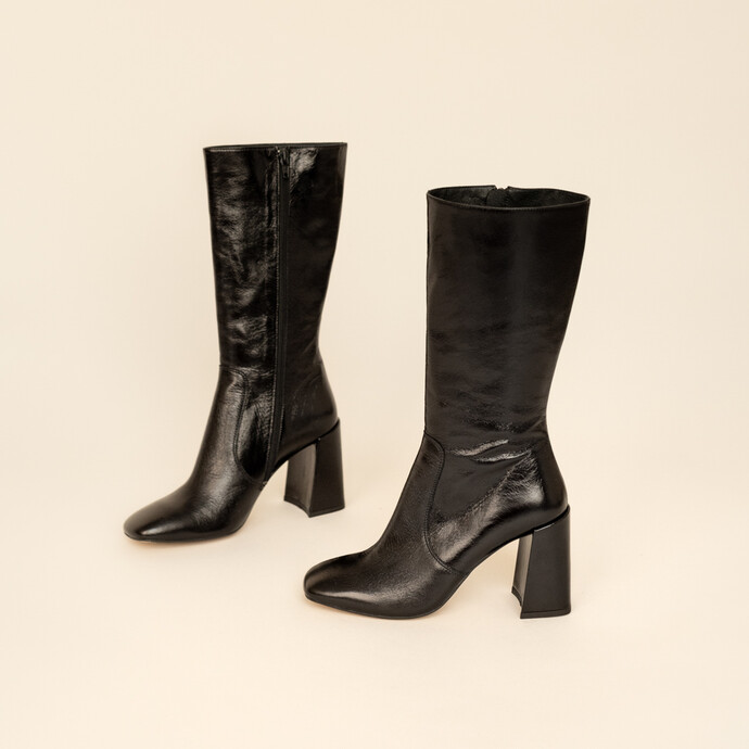 Bottes à talons et bouts carrés  en cuir vieilli noir